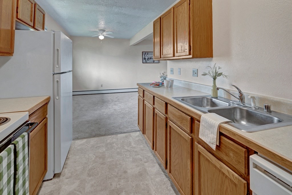The Legacy Apartments - Kitchen