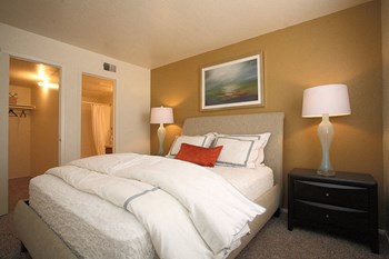 Northridge Court Bedroom - Photo Gallery 4