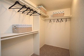 Northridge Court Closet - Photo Gallery 5