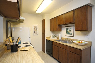 3417 North Midland Drive 1-3 Beds Apartment for Rent - Photo Gallery 1