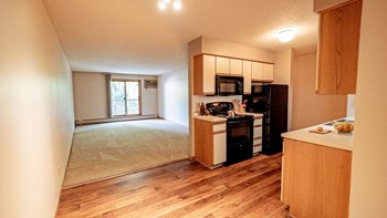 Plymouth Square Living Room Dining Room - Photo Gallery 3