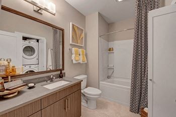River House bathroom - Weidner Real Estate Properties