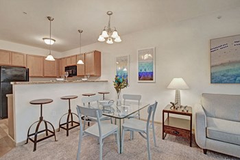 Swan Creek dining area - Photo Gallery 3