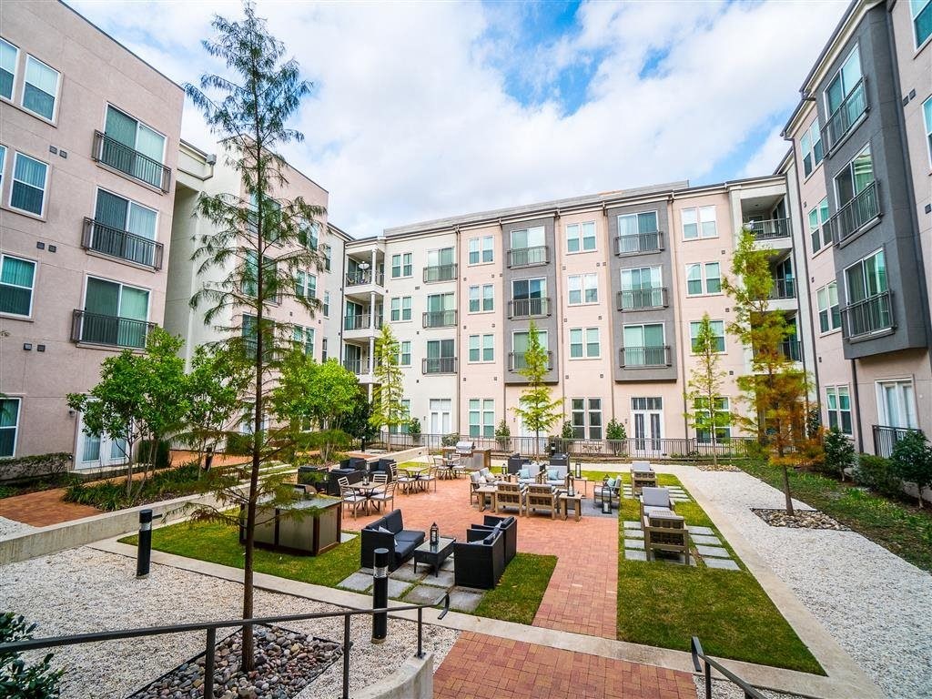 Parkside at Firewheel courtyard