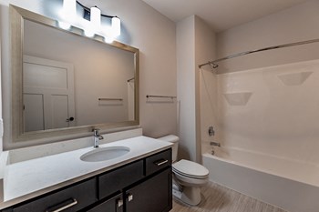 6201 Williamsburg Way Studio-2 Beds Apartment, Wisconsin for Rent - Photo Gallery 6