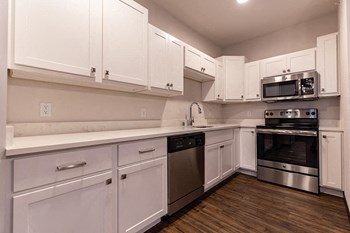 6201 Williamsburg Way Studio-2 Beds Apartment, Wisconsin for Rent - Photo Gallery 4