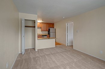 5640 Lake Otis Parkway 1 Bed Apartment, Alaska for Rent - Photo Gallery 2