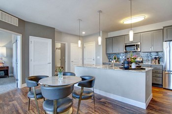 Gatsby Dining Room, apartments for rent minneapolis, Dean Weidner Foundation - Photo Gallery 5