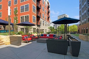 Gatsby Outdoor Lounge, apartments for rent in MN, Weidner Foundation - Photo Gallery 18