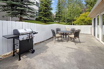 The Highlands Luxury Apartments - Grilling Station