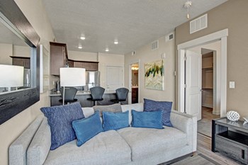 Velo on the Boulevard living room - Photo Gallery 5