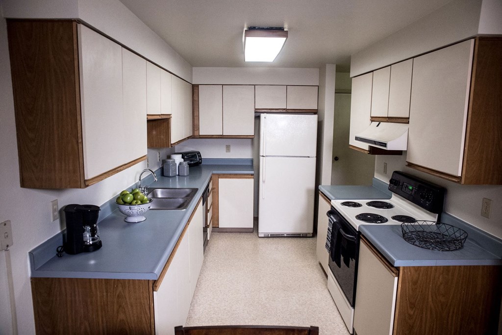 Birchwood Homes Apartments - Kitchen