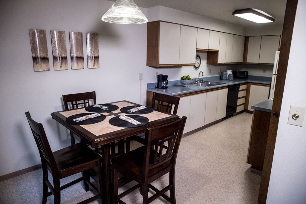 Birchwood Homes Apartments - Kitchen