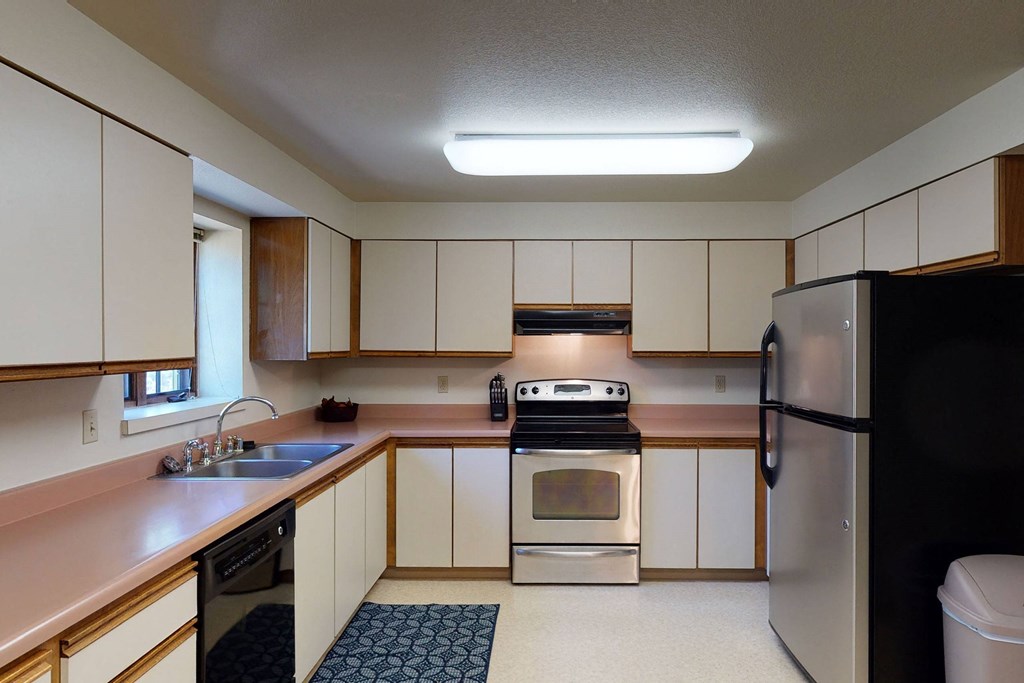 Birchwood Homes Apartments - Kitchen