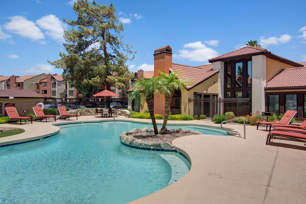 Motif Apartment Homes pool