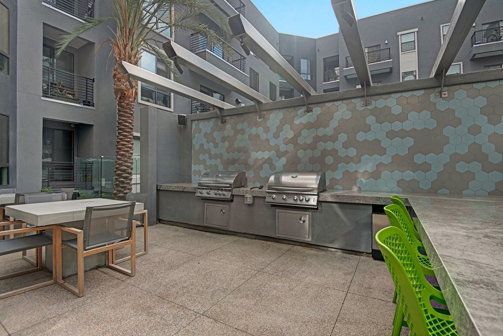 Park on Central Poolside Grill