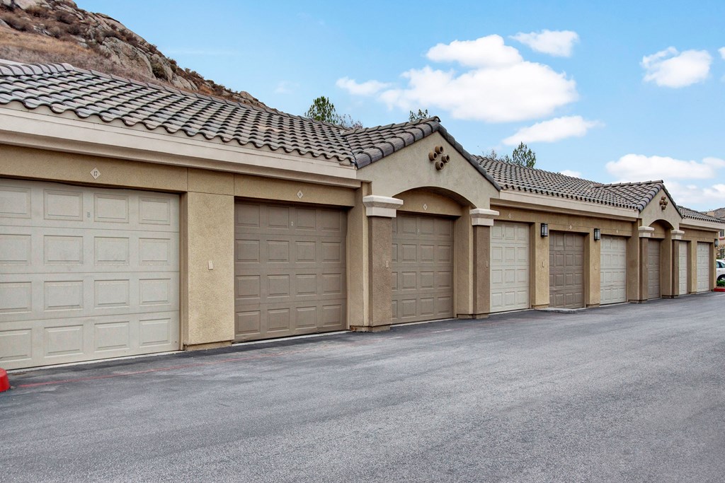 Rancho Belago Garages