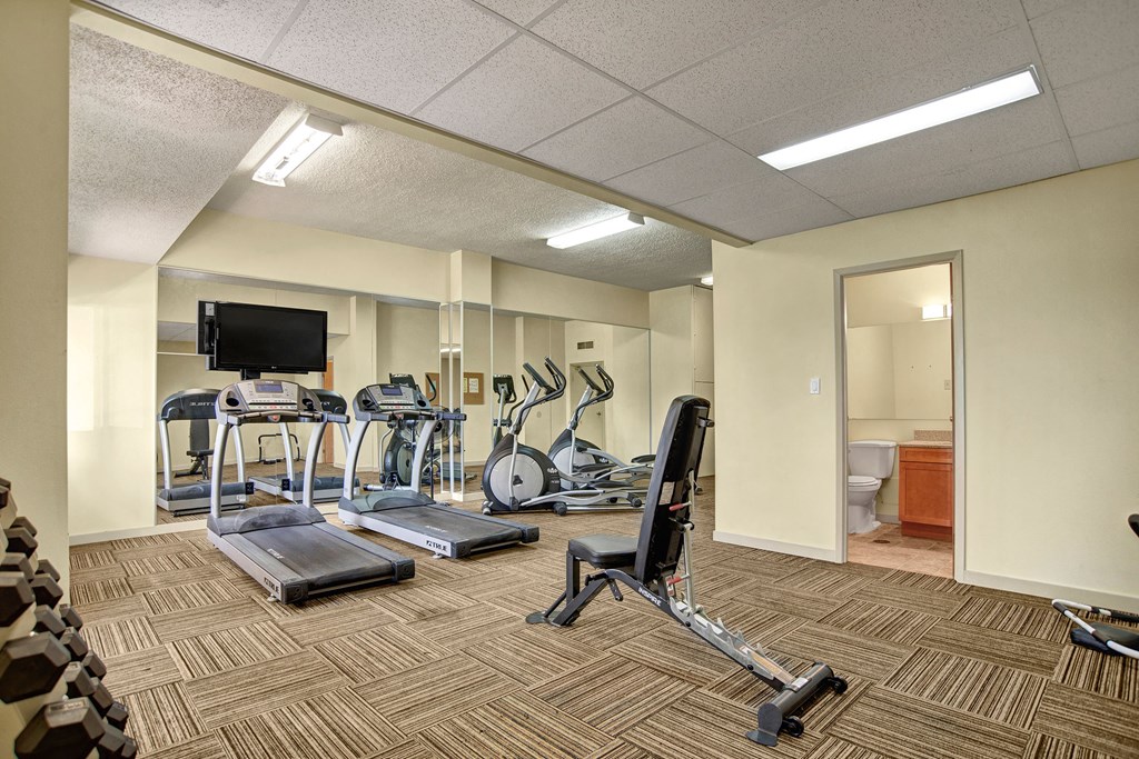 33 River Street Apartment Homes Gym Apartments in Prince Albert, SK