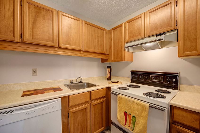 Gateway Square Apartment Homes Kitchen White Appliances Apartments for rent in St. Albert, AB - Photo Gallery