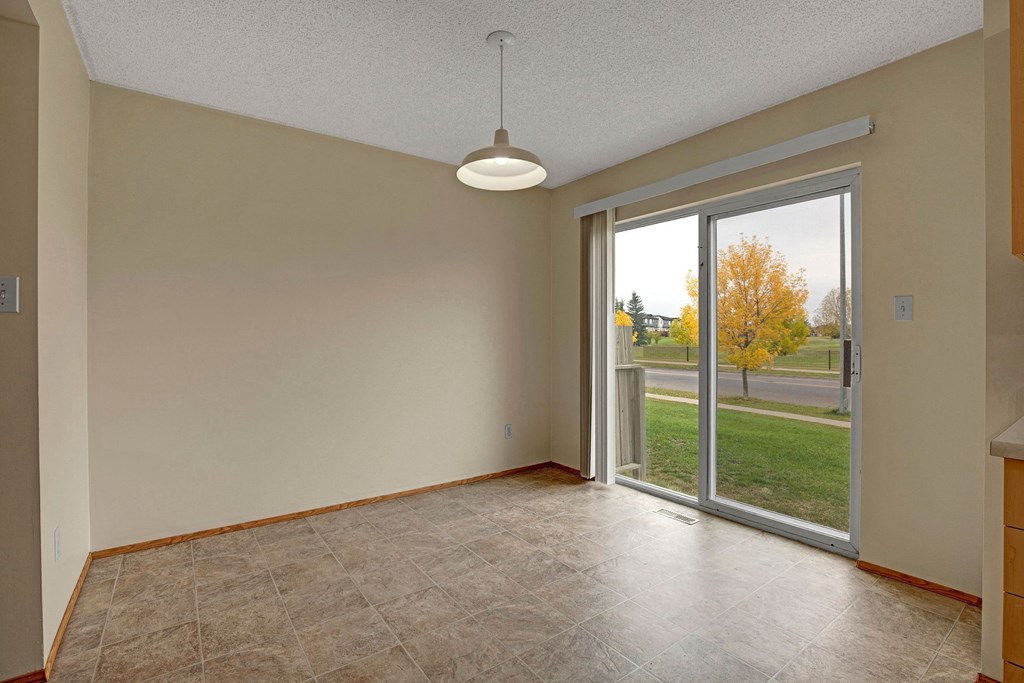 Westhaven Estates Apartments, 329 Highland Blvd W., Lethbridge, AB