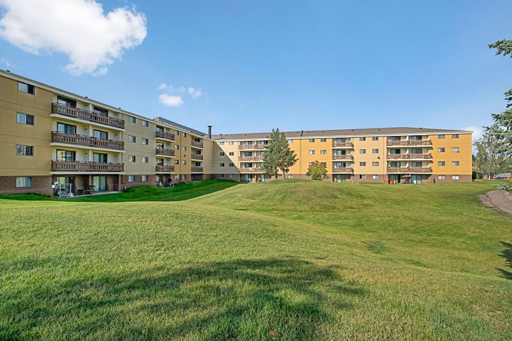 Wyndham Crossing Courtyard Apartments for rent in Edmonton, AB