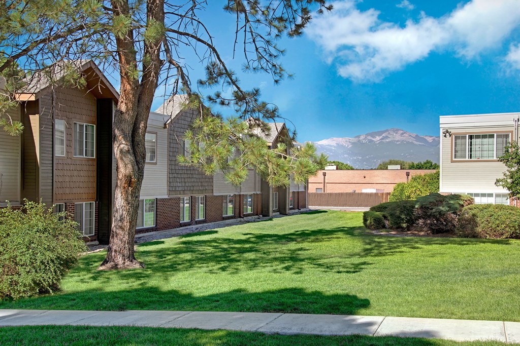 Austin Park Mountain View Apartments in Colorado Springs, CO