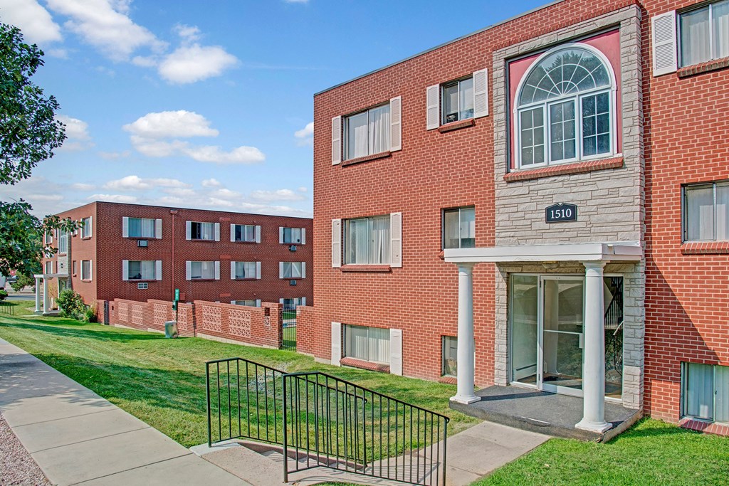 Bristol Square Façade & Entrance Apartments in Colorado Springs, CO