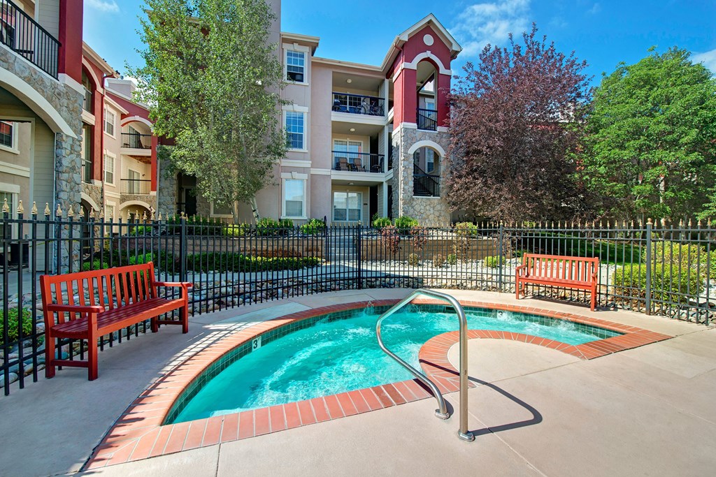 Camelback Pointe Jacuzzi Apartments in Colorado Springs, CO