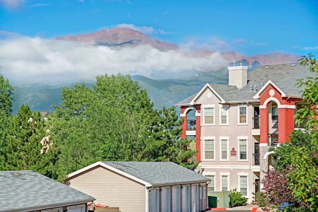 Camelback Pointe Mountain View Apartments in Colorado Springs, CO