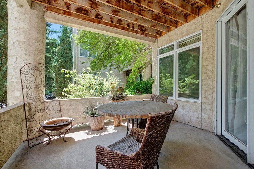 Cheyenne Creek Large Balcony Apartments in Colorado Springs, CO