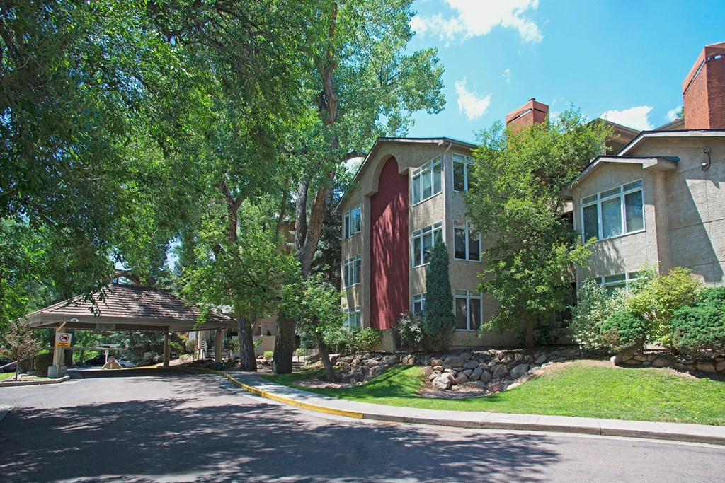Cheyenne Creek Street View Apartments in Colorado Springs, CO