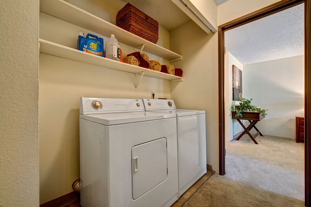 Eagle Ridge Washer Dryer Apartments in Colorado Springs, CO
