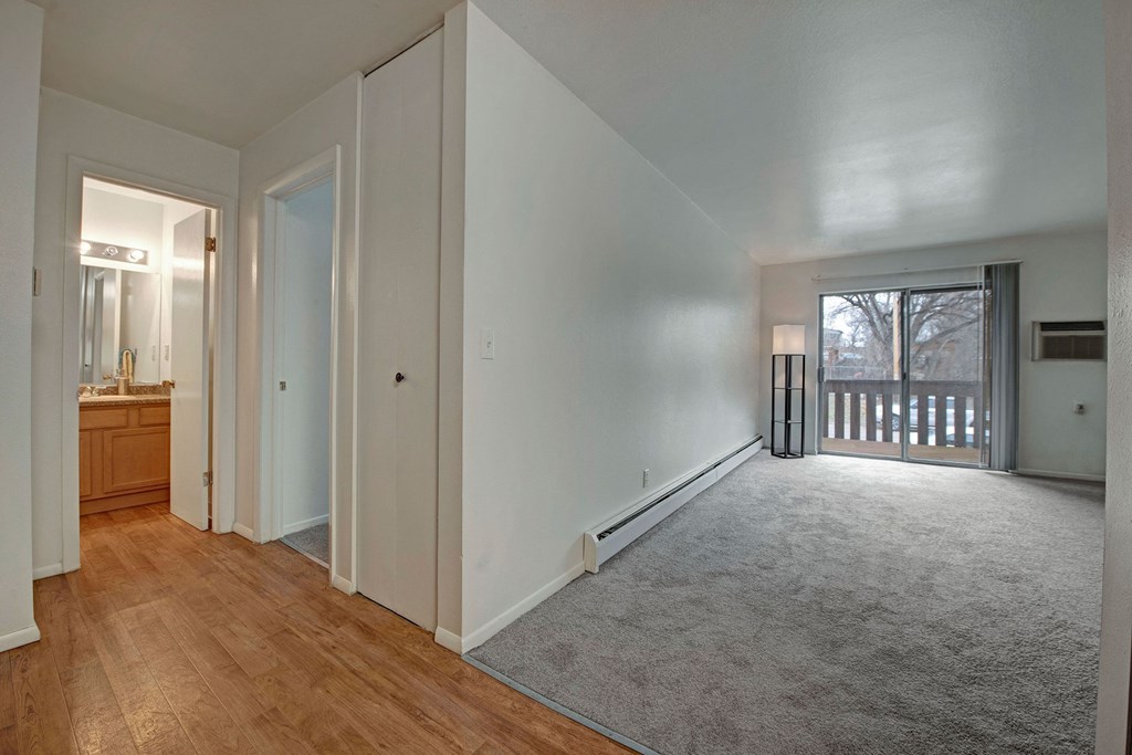 Hyde Park Living Room Apartments in Colorado Springs, CO