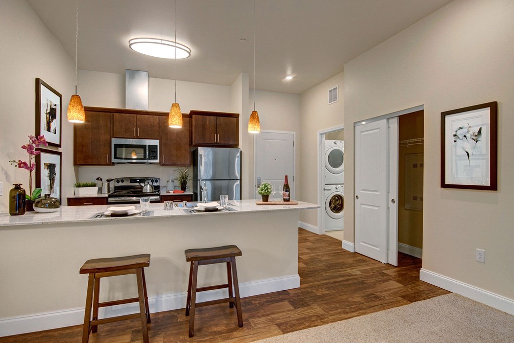4800 Excelsior Vaulted Ceiling Kitchen