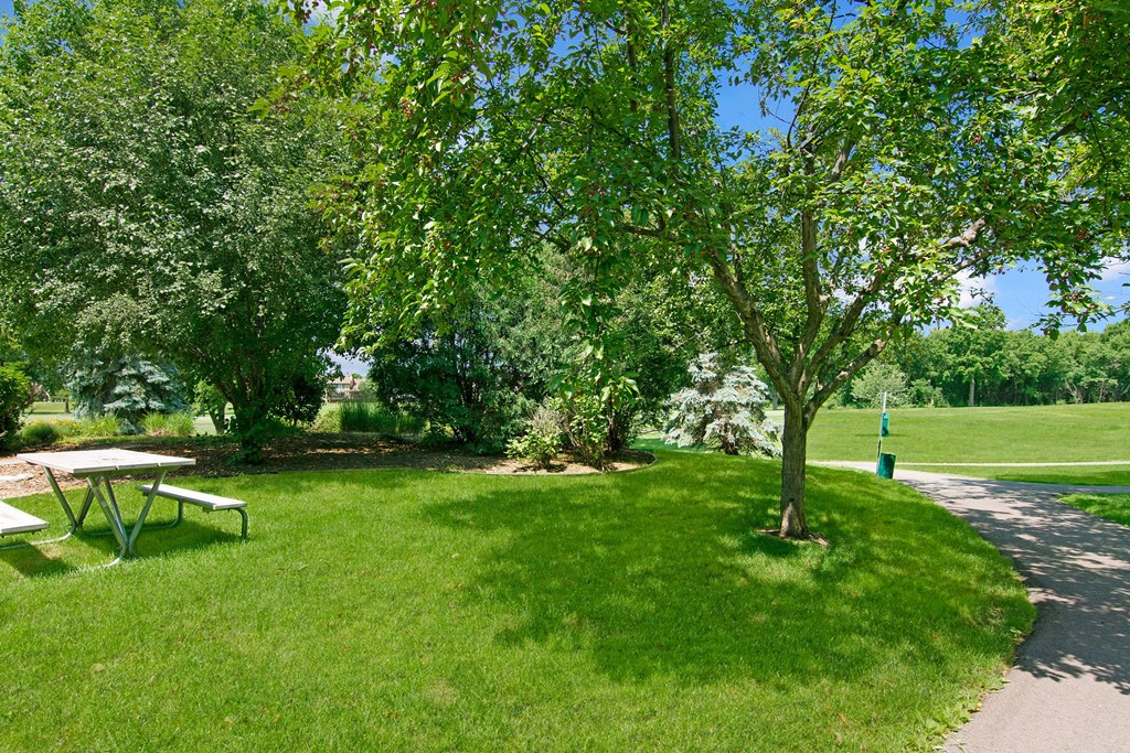 The Fairways - picnic table