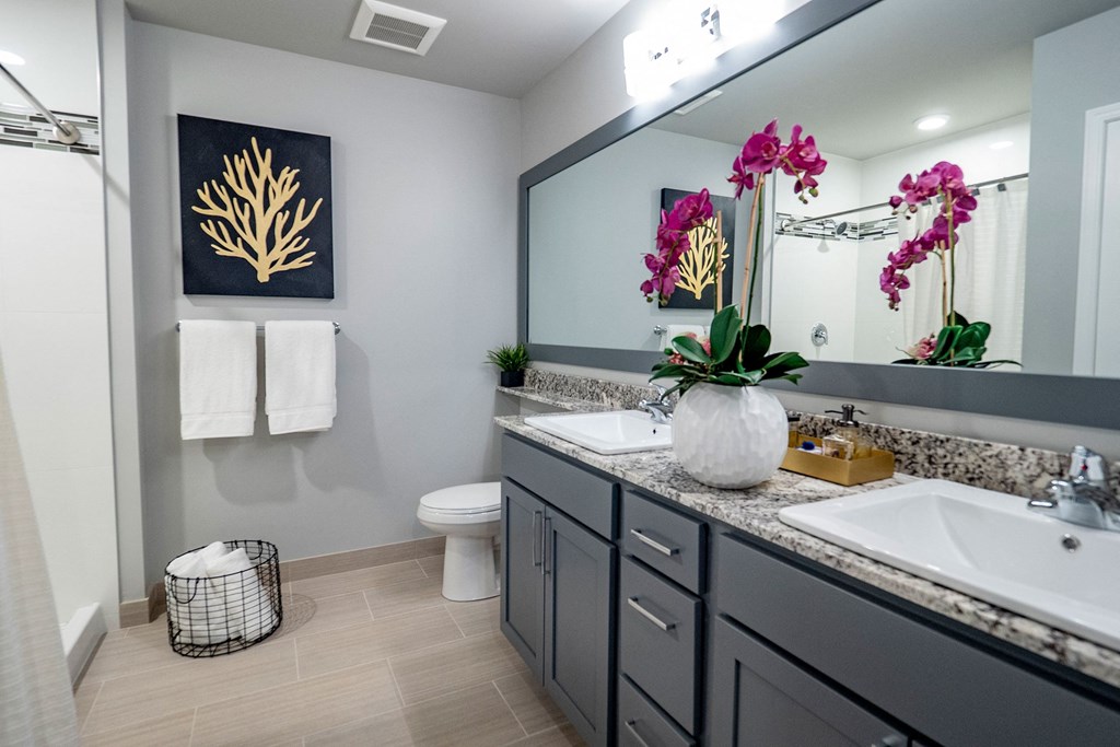 Gatsby Bathroom, apartments for rent in MN, apartments for rent in MN, Weidner Foundation