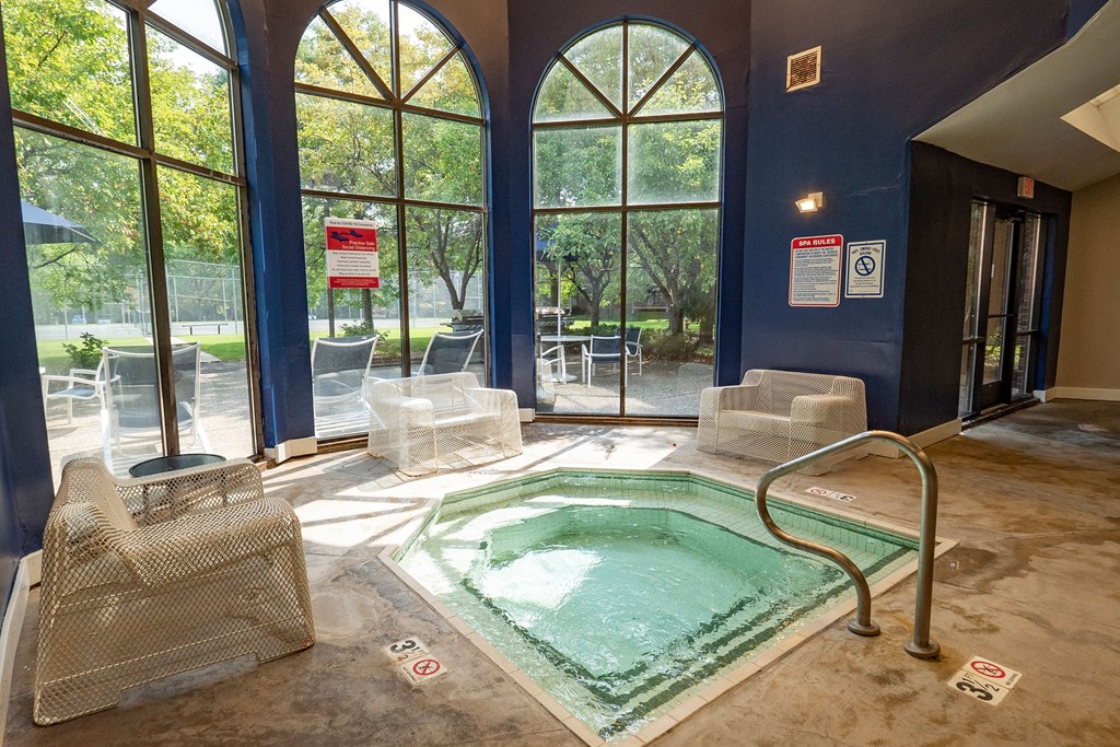 Plymouth Square Hottub