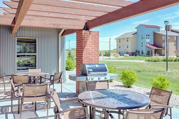 Dakota Ridge BBQ Area Williston ND Apartments for rent