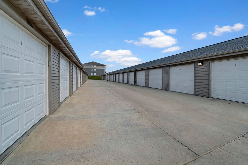 Pheasant Ridge Garages Apartment rentals in Watford City, ND