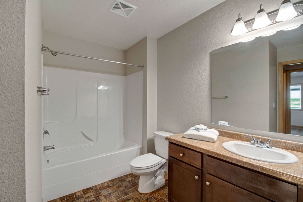 Pheasant Ridge Bathroom Apartment for rent Watford City, ND