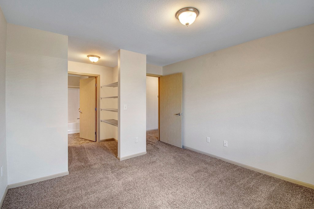 Pheasant Ridge Master Bedroom Apartment for rent Watford City, ND