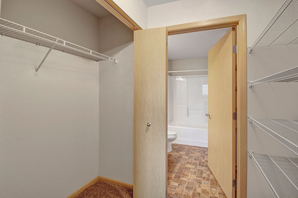 Pheasant Ridge Closet Apartment rentals in Watford City, ND