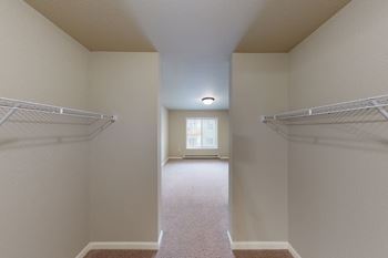 Renaissance Heights Walk-in Closet Apartment Rentals in Williston, North Dakota