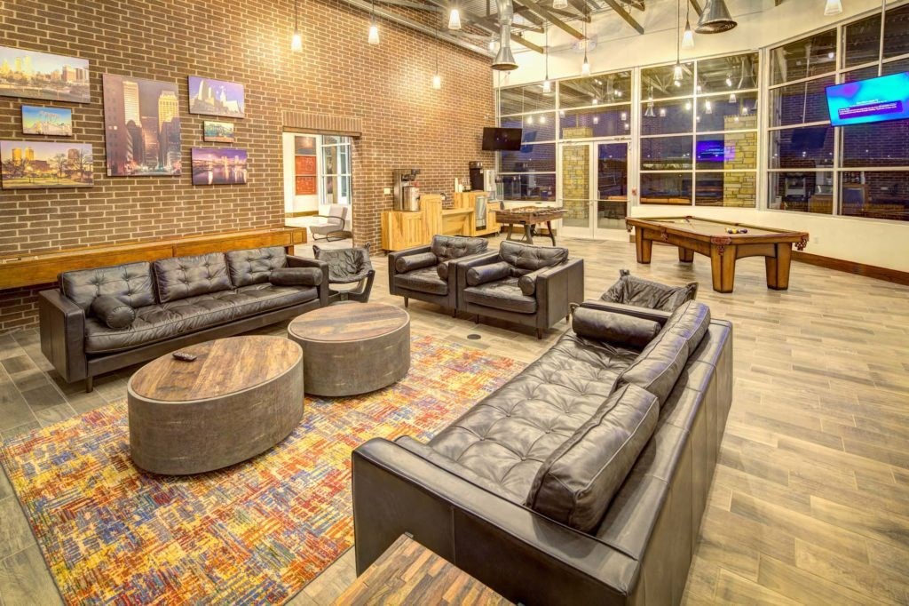 98 Apartments Indoor Lounge