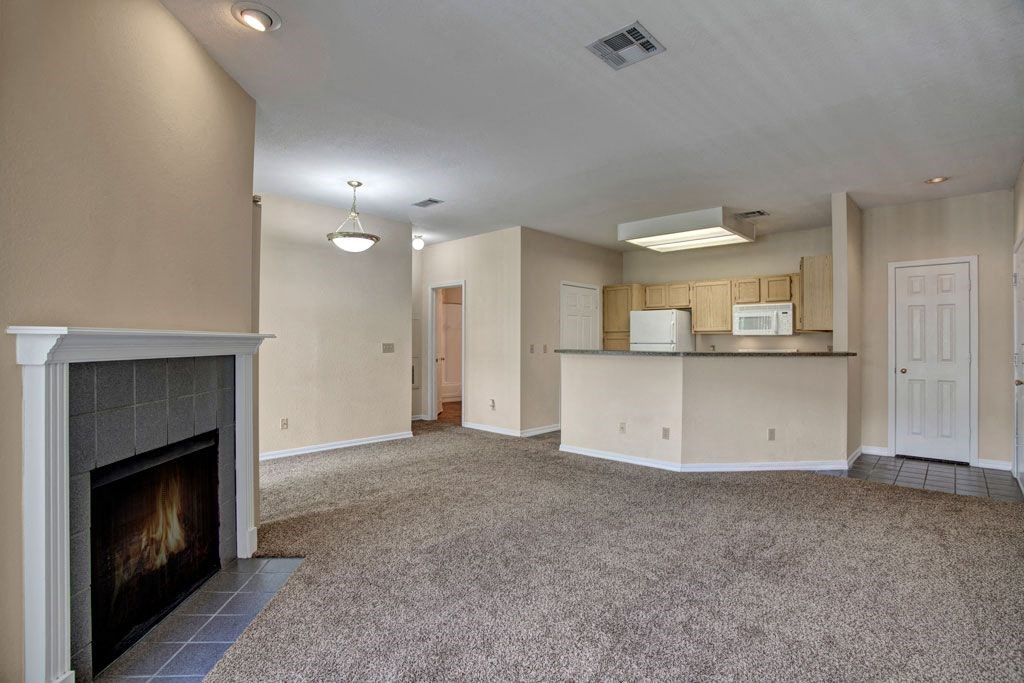 Lincoln Villas on Memorial Living Room