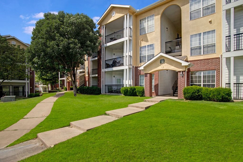 Lincoln Villas on Memorial Court Yard