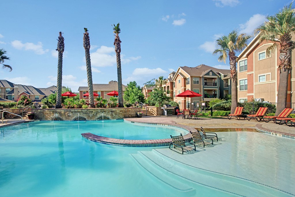 The Palms at Briarwood Outdoor Pool Midland Texas Apartments