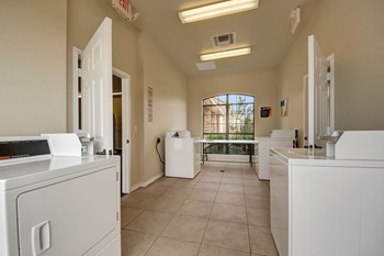 Residence at Heritage Park Laundry Apartments in Abilene - Photo Gallery 9