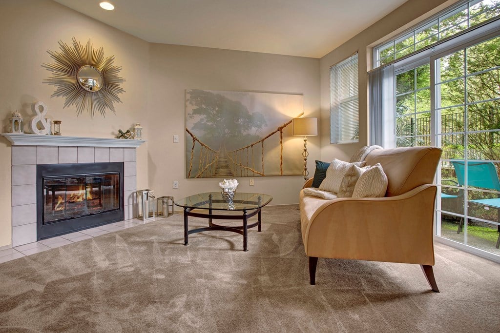 aspen creek living room Apartments in Kirkland, WA