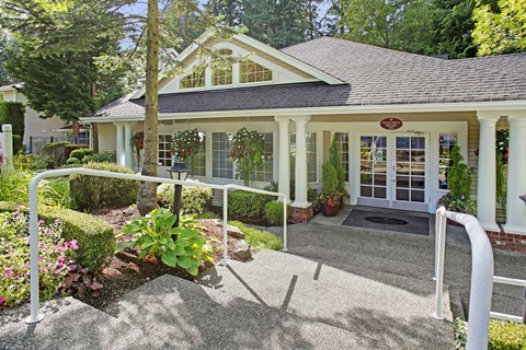 Aspen Creek Apartment Homes Leasing Office Apartments in Kirkland, WA